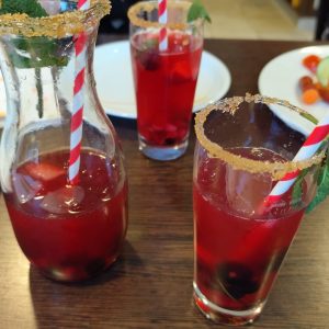54 Coole Drinks & Snacks - Teenie Cocktailkurs mit Ausklang in der Bachaue